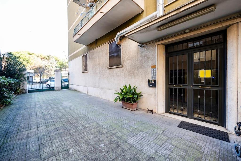 Stylish Apartment Rome Air Conditionig Wifi Tv 50 Metro 4 Minutes Away Esterno foto