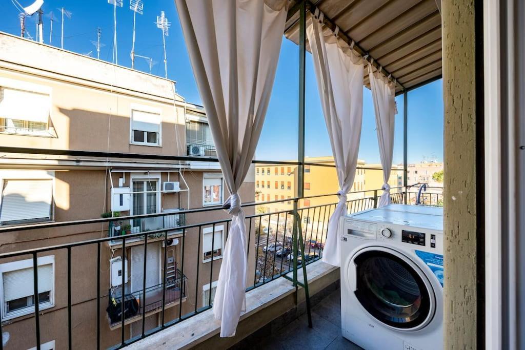 Stylish Apartment Rome Air Conditionig Wifi Tv 50 Metro 4 Minutes Away Esterno foto